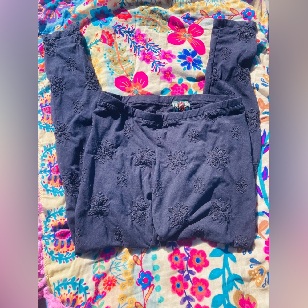 Johnny Was — Black Embroidered Leggings, Size Small